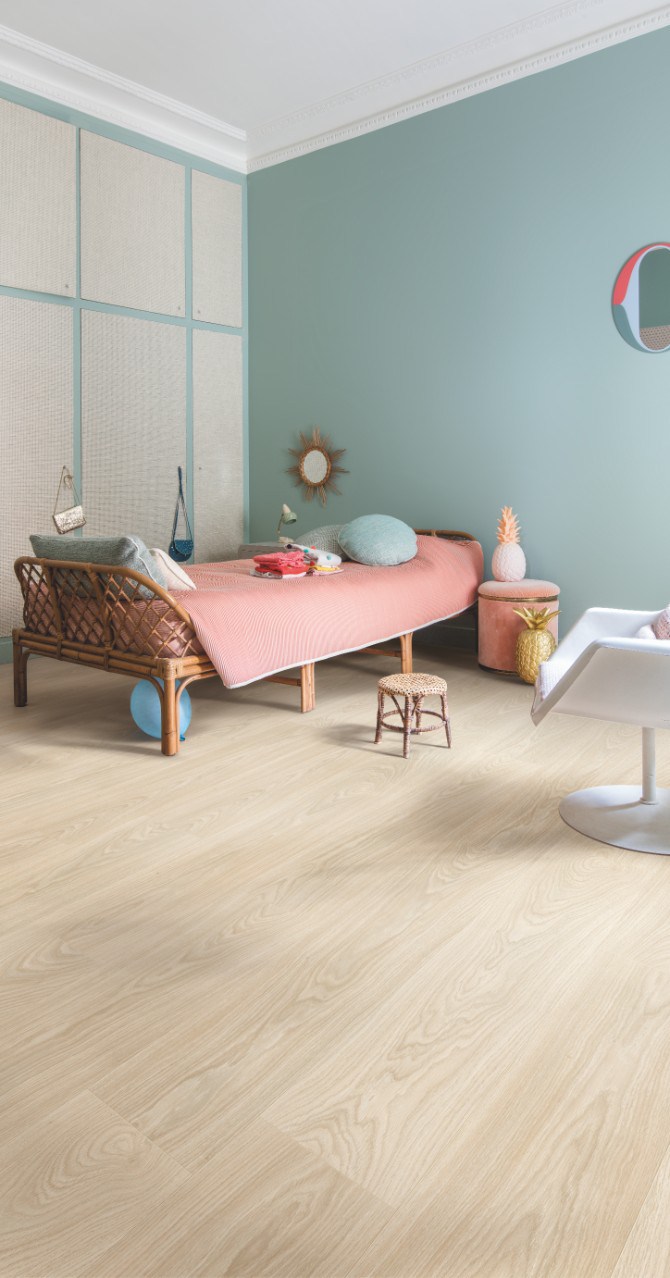 Ламинат Quick Step Classic Дуб Бежевый премиум CLV 4093 фото в интерьере